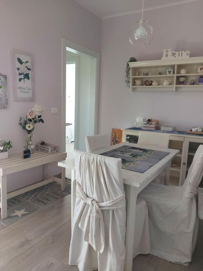 La Pineta - Delightful Small Apartment Near The City Center LʼAquila Exterior foto